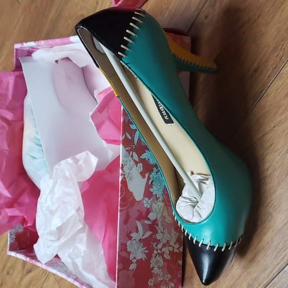 New multicolor Chinese laundry heels Msrp $40 - Picture 4 of 10
